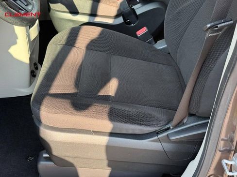 Used 2018 Dodge Grand Caravan SE w/ UConnect Hands-Free Group FWD image 21