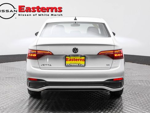 Used 2023 Volkswagen Jetta SE w/ Panoramic Sunroof Package image 9
