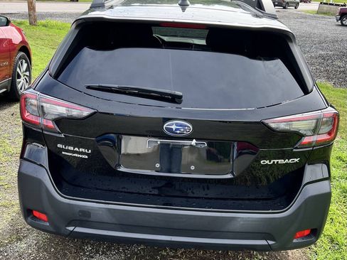Used 2023 Subaru Outback Premium AWD/4WD image 5