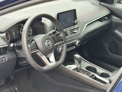 Used 2021 Nissan Altima 2.5 SR w/ SR Premium Package image 14