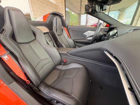 Used 2021 Chevrolet Corvette Stingray Preferred Conv w/ Z51 Performance Package RWD image 27