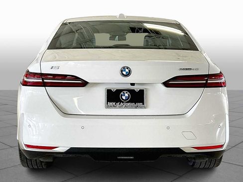 Used 2026 BMW i5 eDrive40 image 4