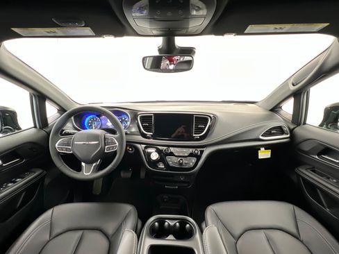 New 2026 Chrysler Pacifica Select image 9