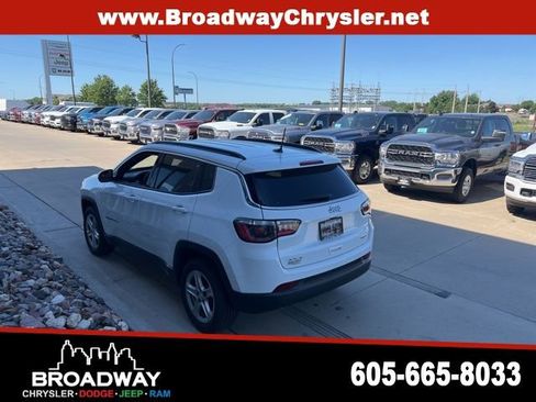 Used 2023 Jeep Compass Latitude image 7