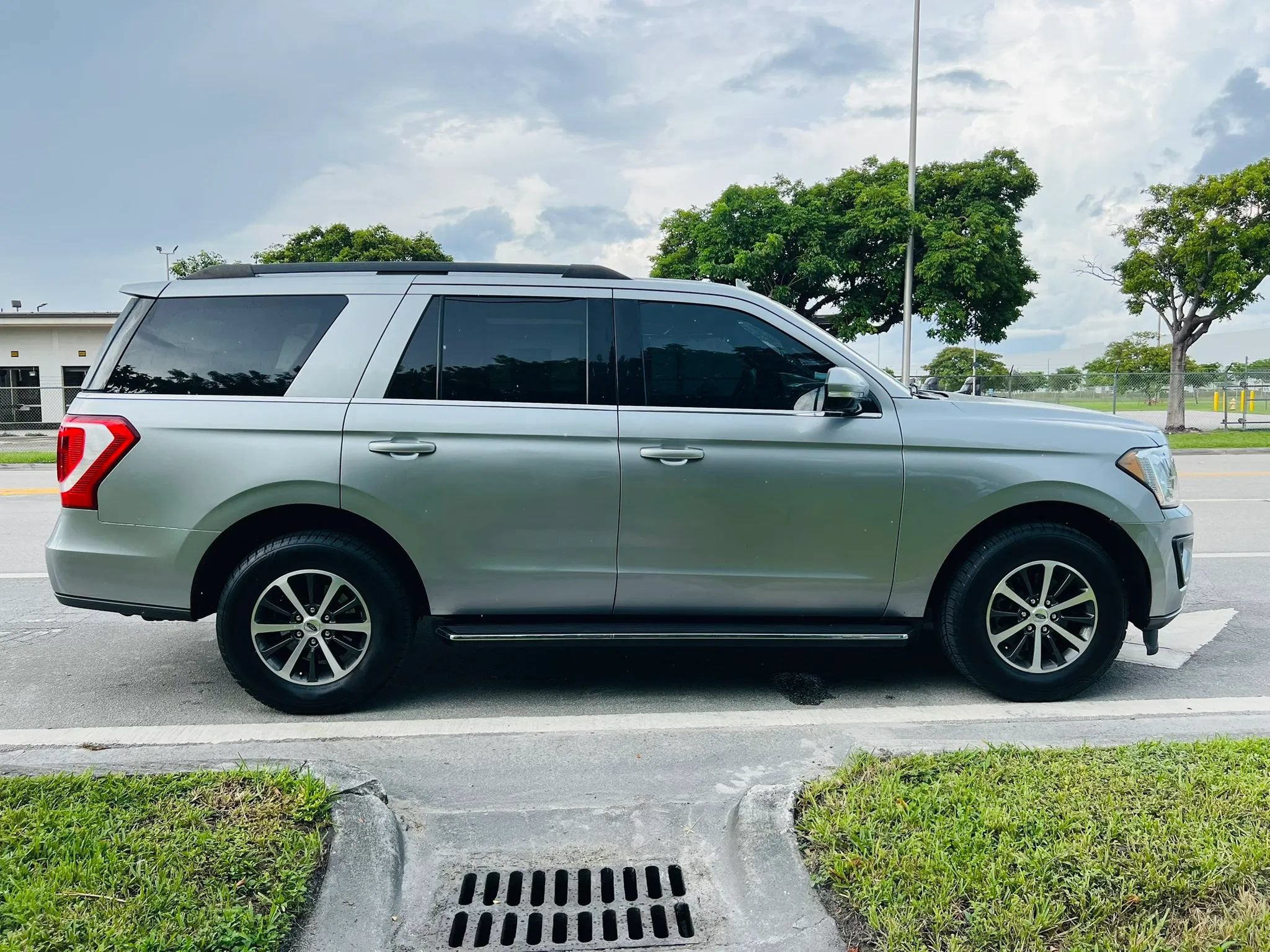 Used 2020 Ford Expedition XLT w/ Equipment Group 202A RWD image 6
