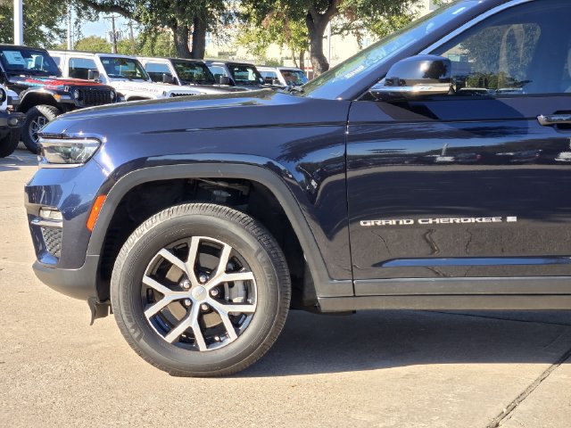 Used 2023 Jeep Grand Cherokee Limited AWD/4WD image 9