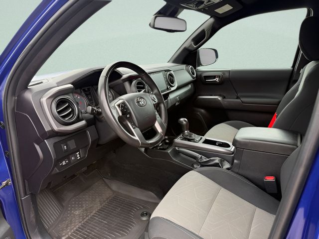 Used 2023 Toyota Tacoma TRD Off-Road AWD/4WD image 4