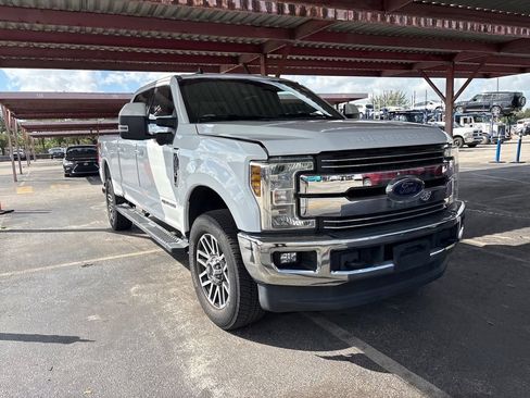 Used 2019 Ford F250 Lariat w/ Lariat Ultimate Package AWD/4WD image 2