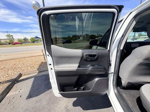 Used 2023 Toyota Tacoma SR AWD/4WD image 33