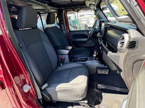 Used 2022 Jeep Wrangler Unlimited Sport image 21