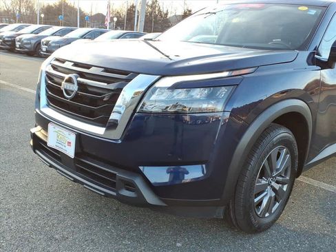 Certified 2025 Nissan Pathfinder SV image 7