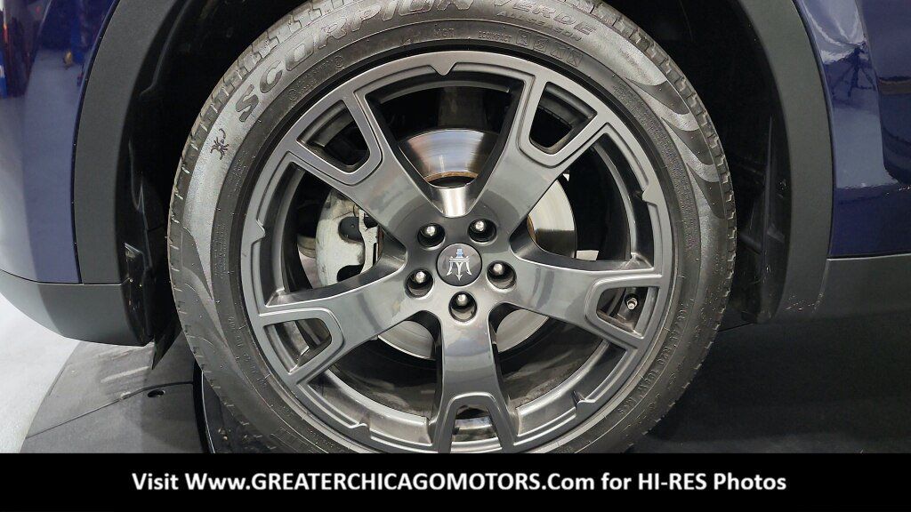Used 2018 Maserati Levante AWD/4WD image 24