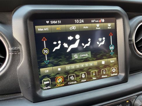 Used 2022 Jeep Wrangler Unlimited Sahara w/ Cold Weather Group AWD/4WD image 34
