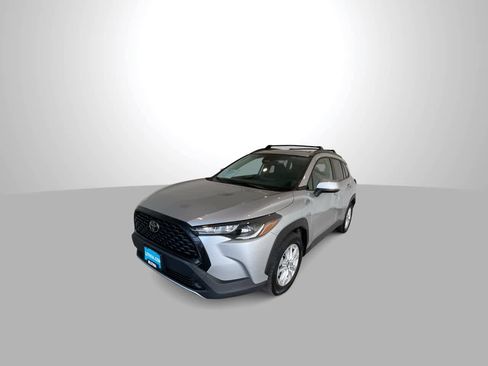 Certified 2023 Toyota Corolla Cross LE w/ Moonroof Package image 4