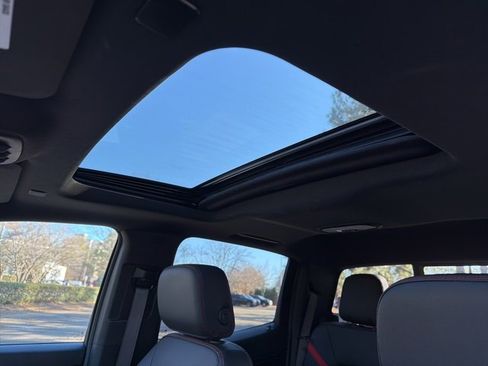 Used 2024 Chevrolet Colorado Z71 w/ Z71 Convenience Package 2 image 20