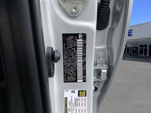 Used 2022 Toyota Corolla LE FWD image 31