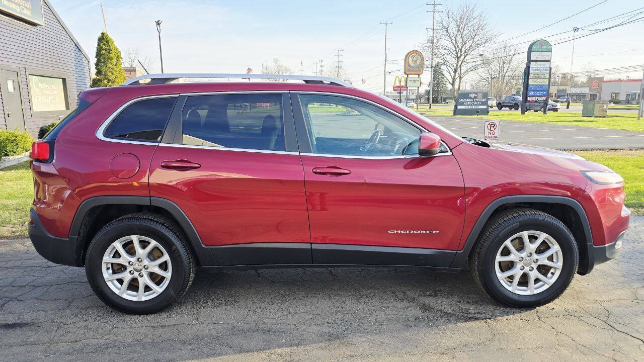 Used 2015 Jeep Cherokee Latitude w/ Cold Weather Group AWD/4WD image 8