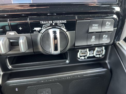 Used 2024 RAM 2500 Laramie w/ Night Edition image 30