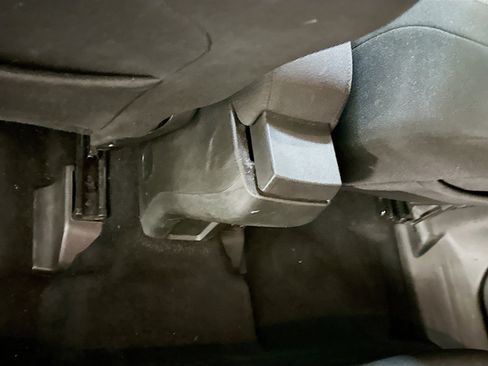 Used 2015 Jeep Renegade Latitude FWD image 28