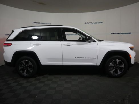 Used 2023 Jeep Grand Cherokee 4WD 4xe image 4