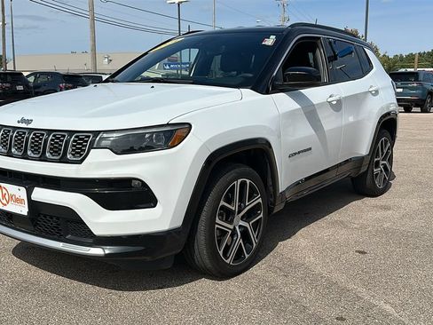 Used 2024 Jeep Compass Limited w/ Elite Group AWD/4WD image 3
