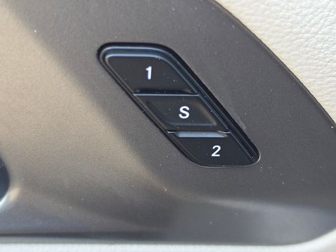 Used 2024 Chrysler Pacifica Touring-L FWD image 13