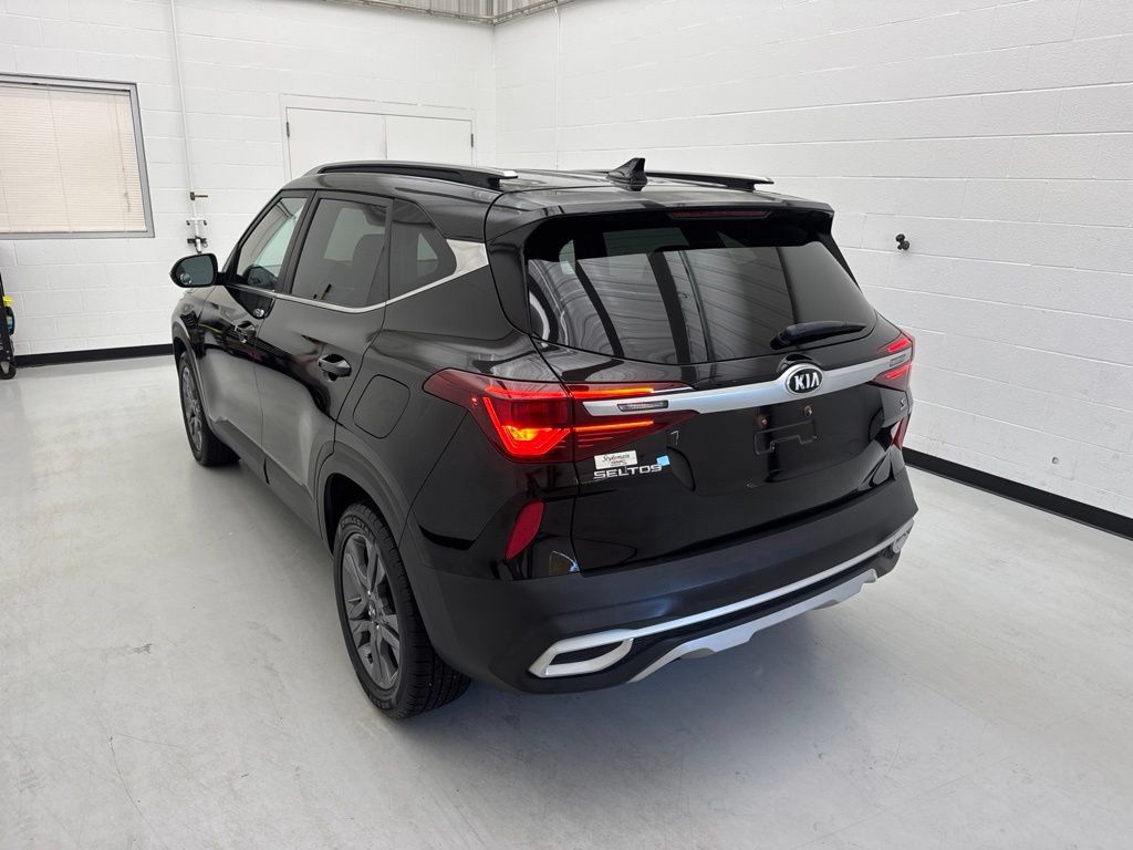 Used 2021 Kia Seltos S FWD image 4