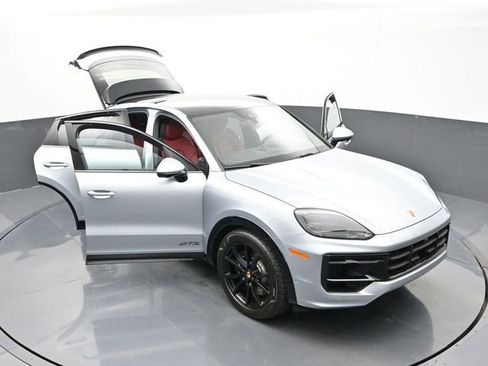 Certified 2025 Porsche Cayenne GTS image 33