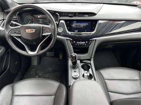 Used 2024 Cadillac XT6 Premium Luxury image 11