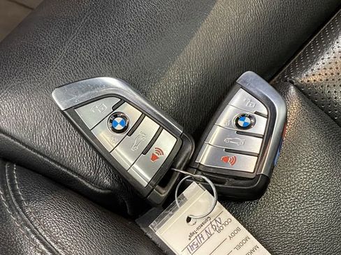 Used 2022 BMW X6 xDrive40i w/ M Sport Package image 31