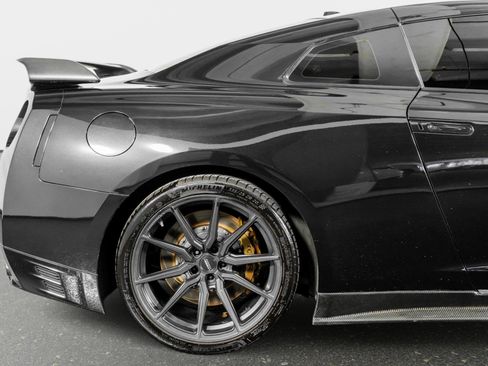 Used 2015 Nissan GT-R Black Edition image 8