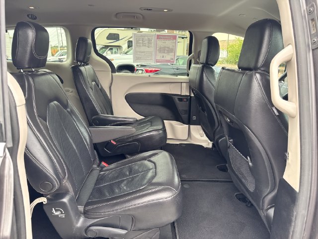 Used 2022 Chrysler Pacifica Touring-L FWD image 29