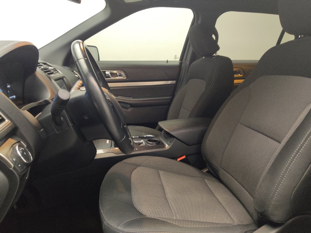 Used 2019 Ford Explorer XLT w/ Equipment Group 201A FWD image 17