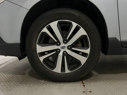 Used 2019 Subaru Outback 3.6R Limited AWD/4WD image 35