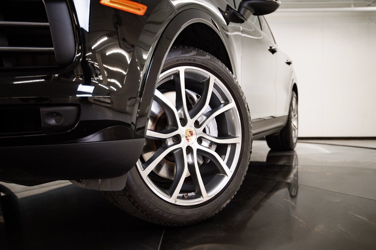 Certified 2023 Porsche Cayenne AWD/4WD image 12