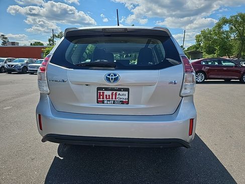 Used 2016 Toyota Prius V Three FWD image 7