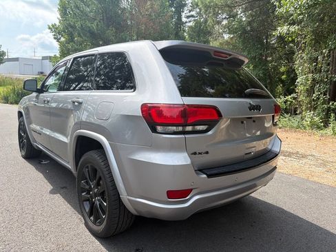 Used 2018 Jeep Grand Cherokee Altitude AWD/4WD image 8