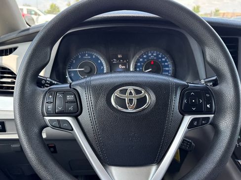 Used 2018 Toyota Sienna LE FWD image 24