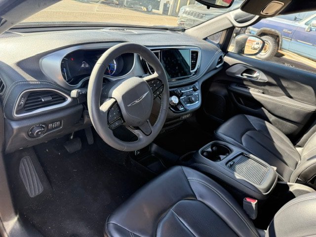 Used 2023 Chrysler Pacifica Touring-L w/ S Appearance Package FWD image 5