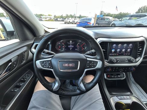 Used 2023 GMC Acadia SLT w/ Technology Package AWD/4WD image 30