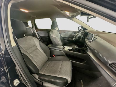 Used 2023 Nissan Rogue SV FWD image 31