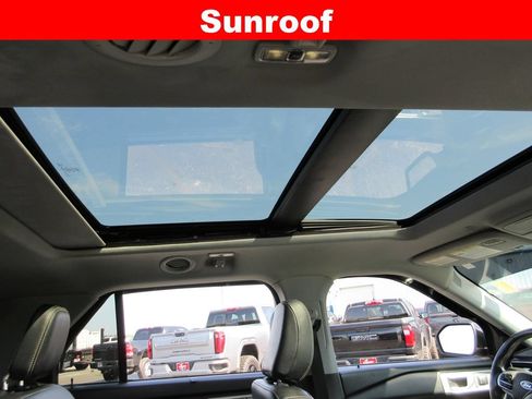 Used 2022 Ford Explorer Limited w/ Equipment Group 301A AWD/4WD image 16