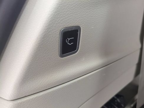Used 2023 Chrysler Pacifica Touring-L FWD image 15