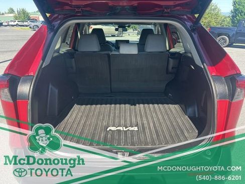 Used 2022 Toyota RAV4 XLE Premium AWD/4WD image 6