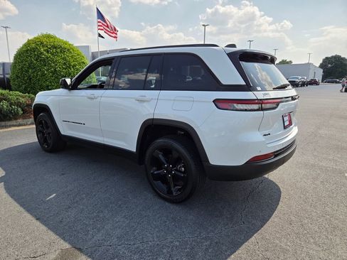 Used 2023 Jeep Grand Cherokee Altitude image 8