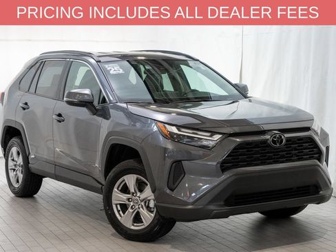 Used 2025 Toyota RAV4 XLE AWD/4WD image 1