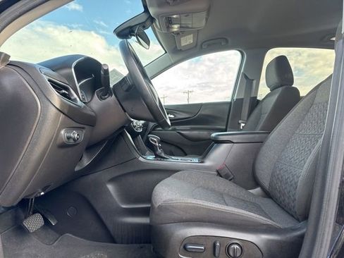 Used 2024 Chevrolet Equinox LT image 2