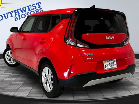 Used 2025 Kia Soul LX w/ LX Technology Package FWD image 5