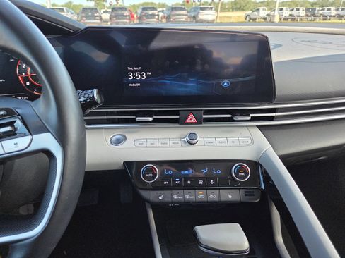 Used 2024 Hyundai Elantra Limited FWD image 8