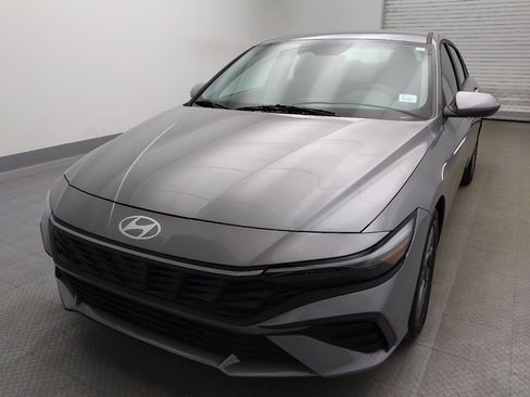 Used 2025 Hyundai Elantra Hybrid FWD image 15